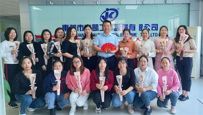 待到春来三月八,普天开满美人花~